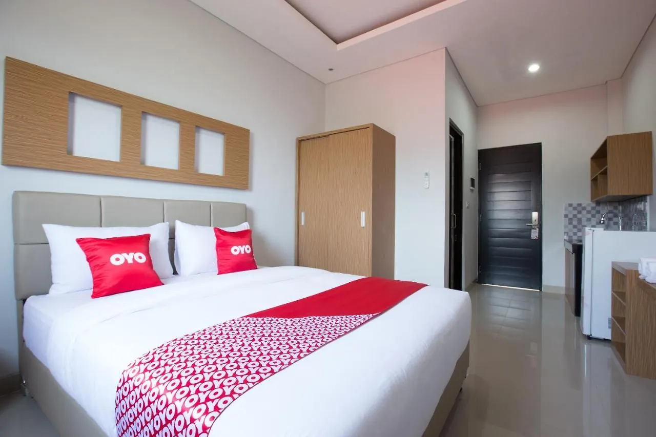 Oyo 1949 Vrindavan Residence Seminyak