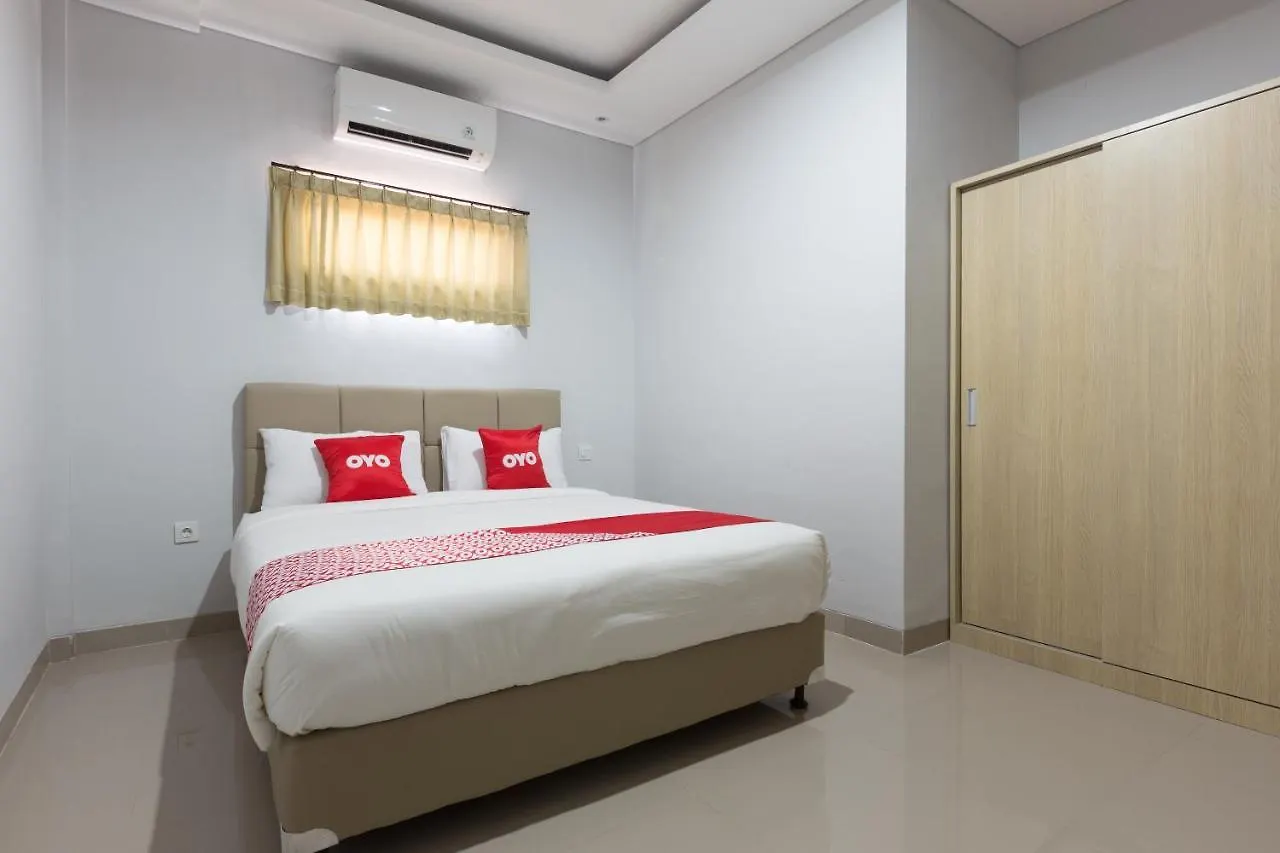 Oyo 1949 Vrindavan Residence Seminyak Hotel